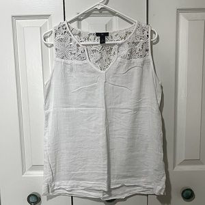 Gap cotton white floral sleeveless top. Size Small but runs a little big.